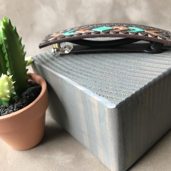 Chevron leather barrette lined by Loctia - Picture 4 of 5